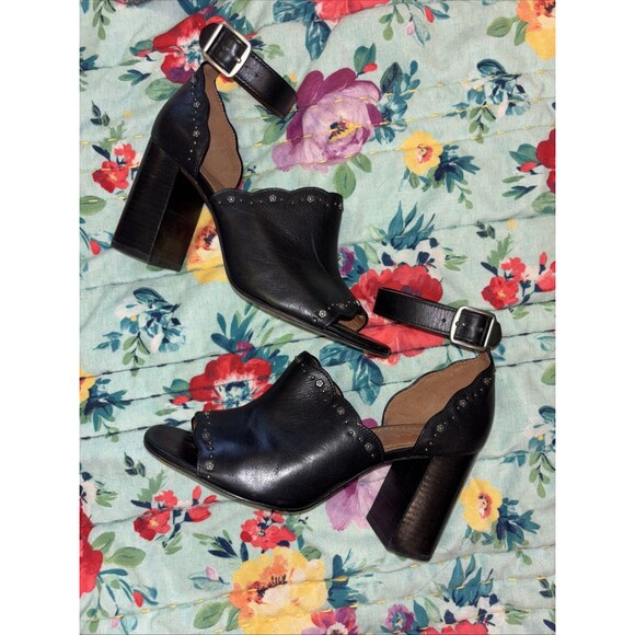 COACH leather Heels With Flower Stud Details Size 8 - Picture 1 of 12